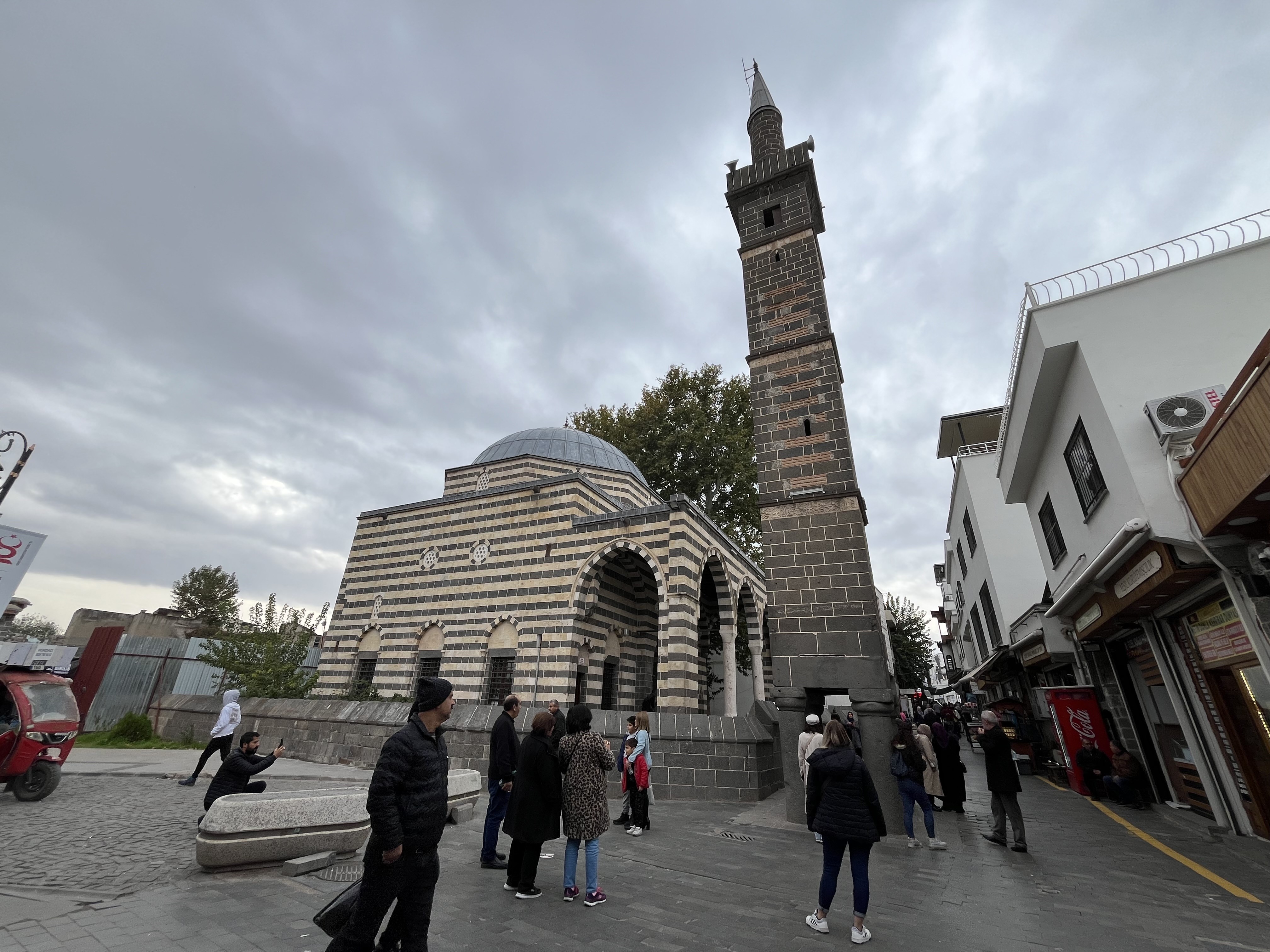 Yerli ve Yabancı Turistler akın etti, sokaklarda adım atacak yer kalmadı