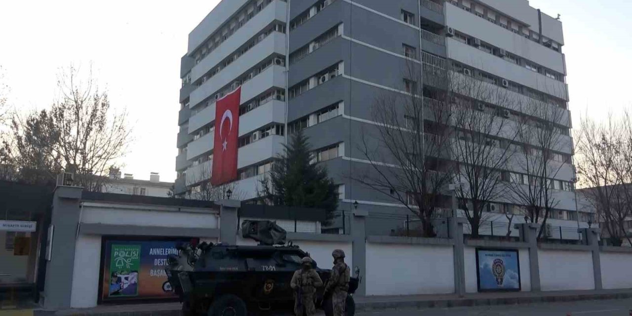 İzinsiz gösteri yapan gruba müdahale: 8 gözaltı
