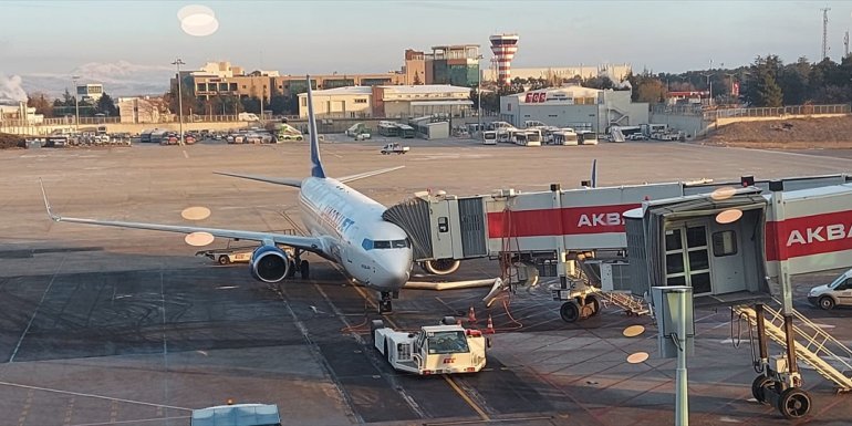 Alman Çift Kavga etti, Havalimanı Karıştı
