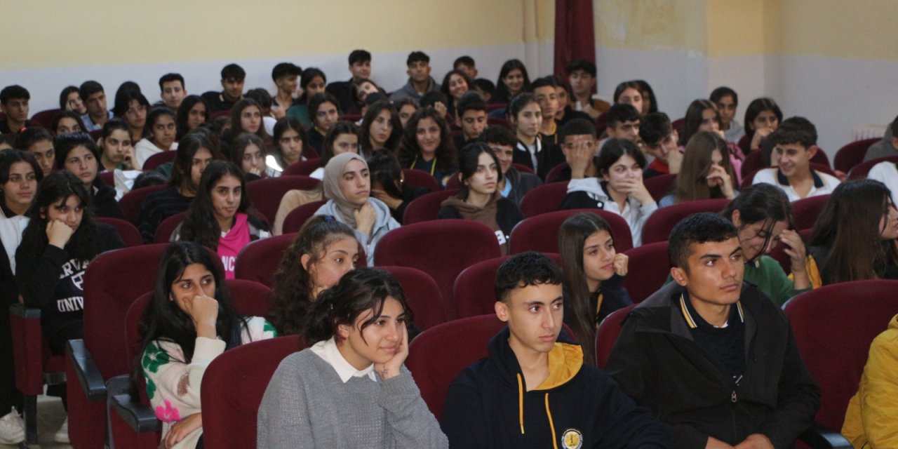 Silopi'de TÜGVA'dan,"Kariyer Günleri" Etkinliği
