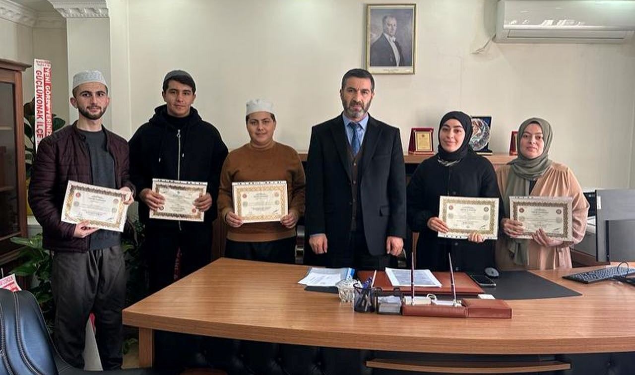 Hafızlık Belgelerini Müftünün elinden aldılar