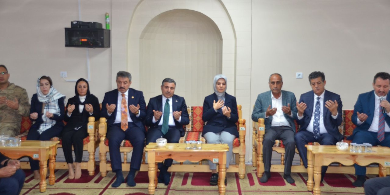 Bakan Göktaş, Kalp Krizi Sonucu Hayatını Kaybeden Muhtar’ın Taziyesine Katıldı
