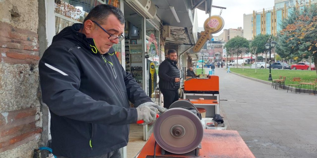 144 yıldır bıçak mesleğini sürdüyorlar