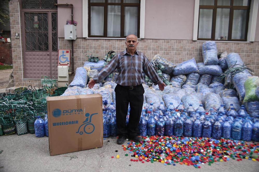 Engelliler ‘akülü arabaya sahip olsun diye' kapak topluyor