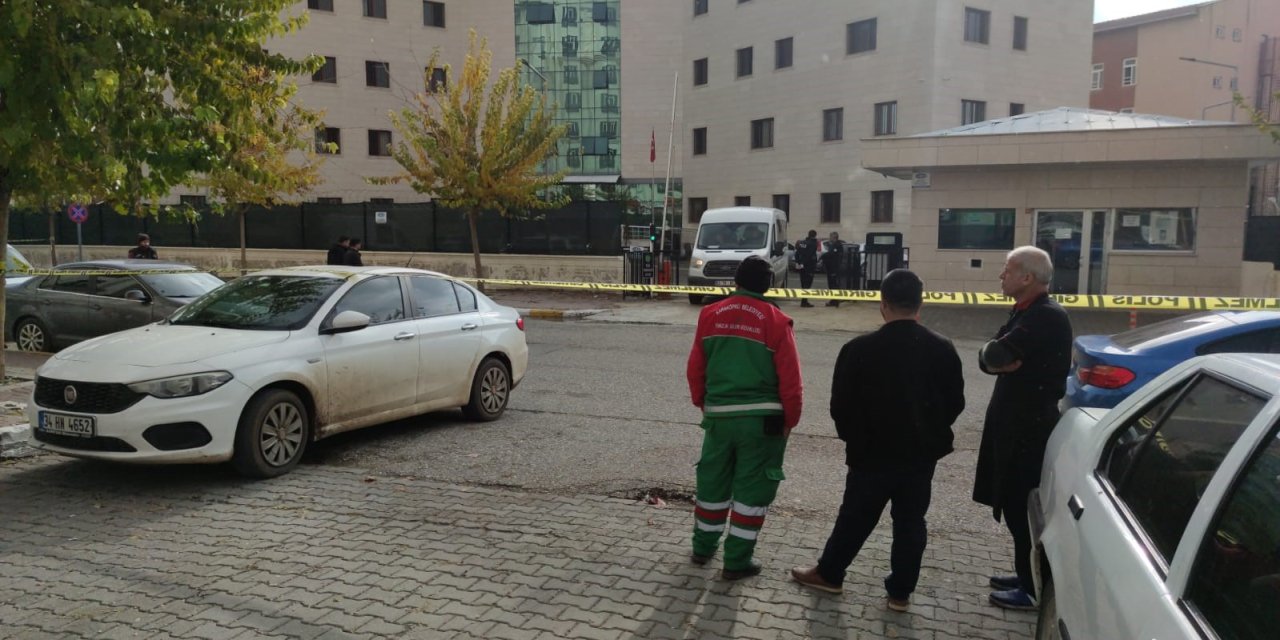 Emniyet önünde silahlı çatışma:1 ölü,2 yaralı