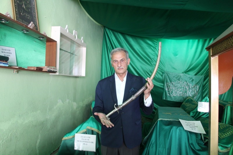Siirt’te Türbede Bulunan Kılıç 200 Yıldır Muhafaza Ediliyor
