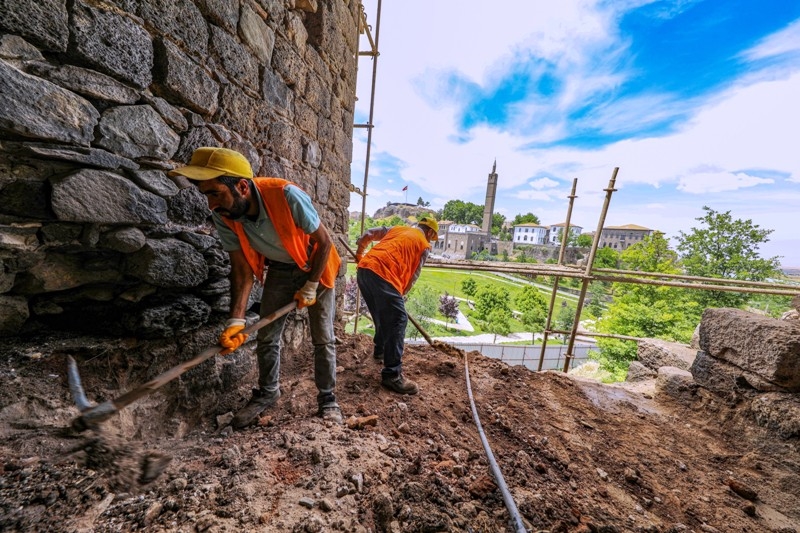 Diyarbakır Surlarındaki restorasyon çalışmaları yüzde 25’i kapsayacak şekilde genişledi