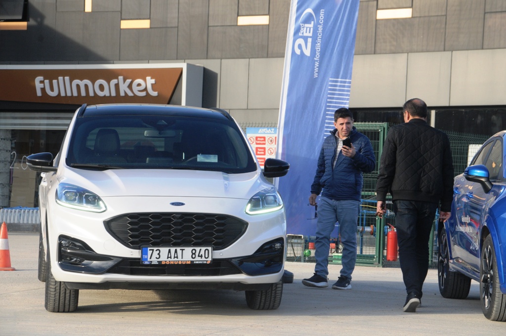 Cizre’de Ford’un test sürüşüne ilgi büyük oldu