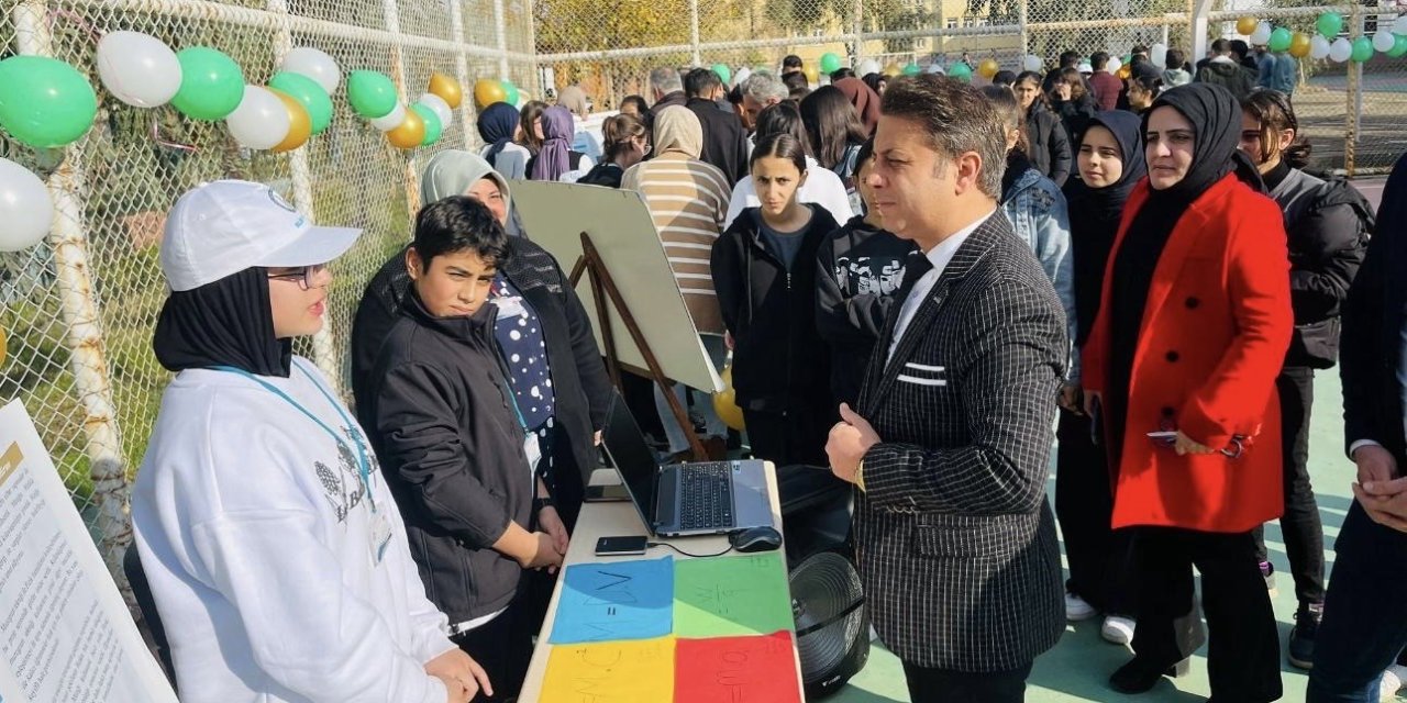 Silopili Öğrenciler TÜBİTAK Bilim Fuarında Projelerini Sergiledi