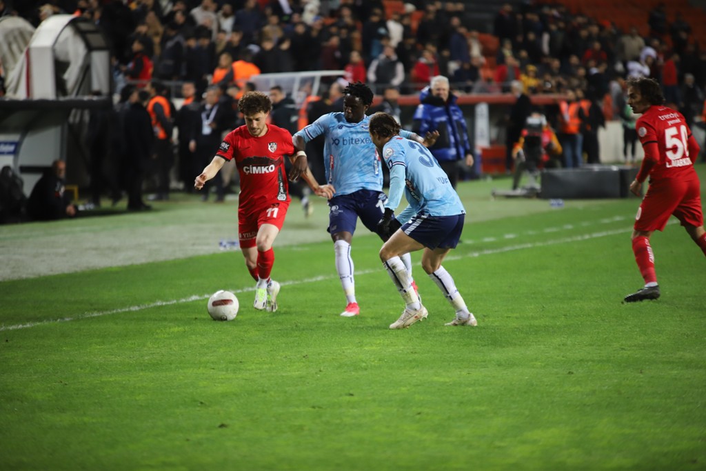 Adana Demir Spor 2 dakikada 1 puanı kopardı