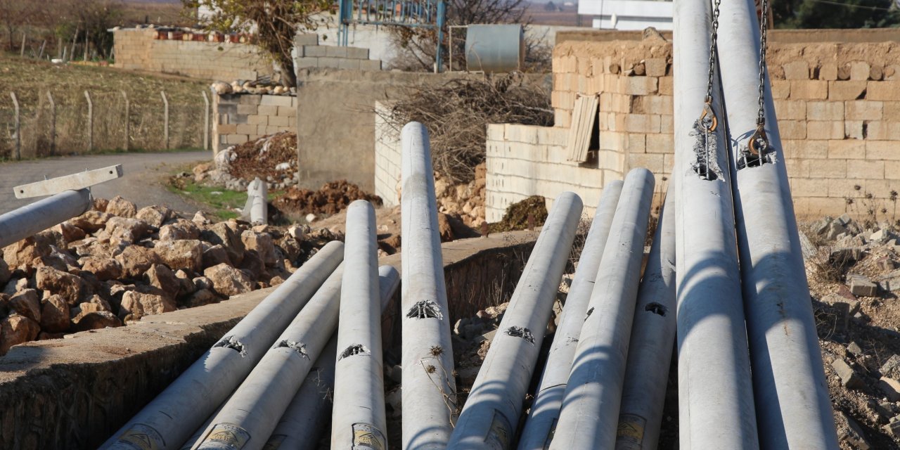 5 Milyon liralık elektrik yatırımına engel;Beton direklere balyoz darbesi