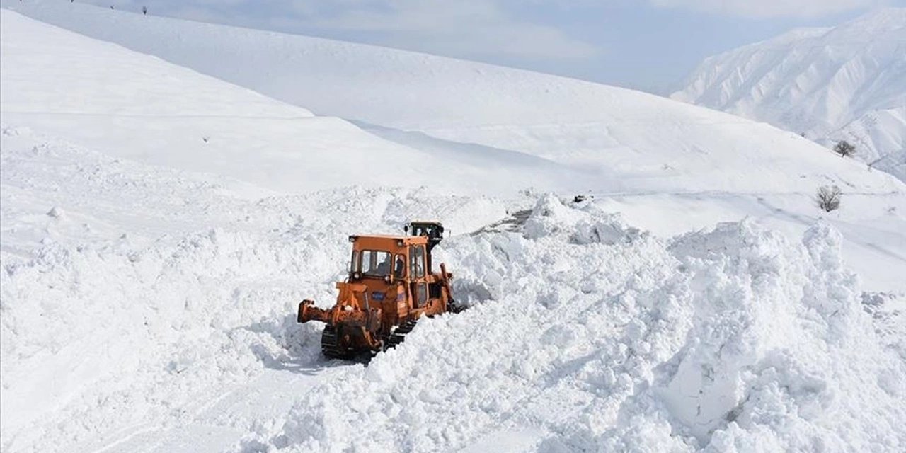 Ulaşıma kapanan Hakkari-Şırnak karayolunda  yeni gelişmeler