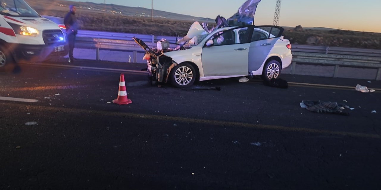 Taziyeden dönerken kaza yaptılar.3 Ölü 4 Yaralı
