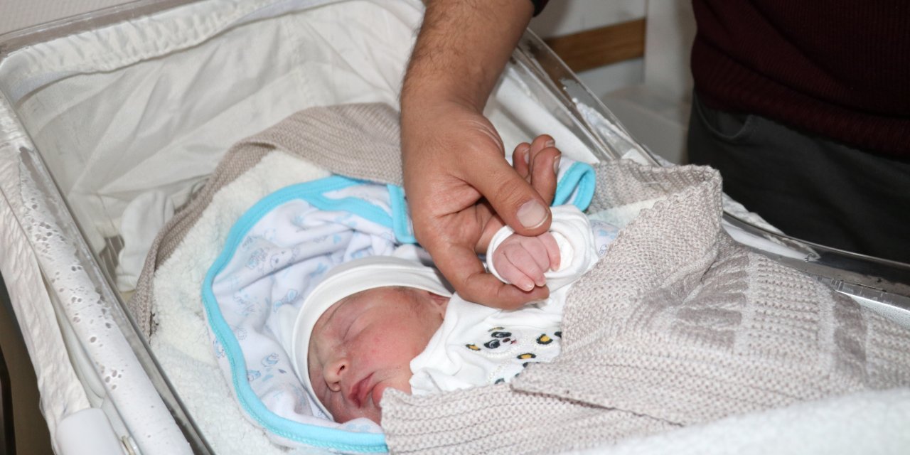 Yeni yılın ilk bebekleri