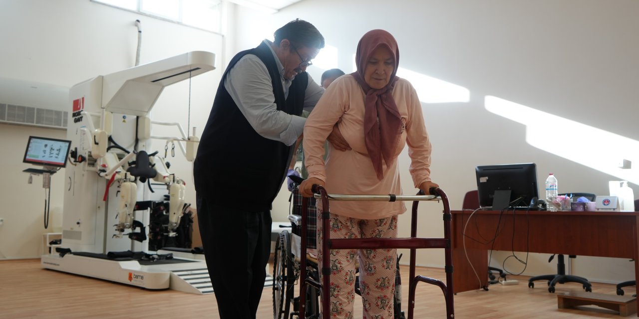 Guillain-Barre Sendromundan Felç olmuştu, İlk adımlarını attı