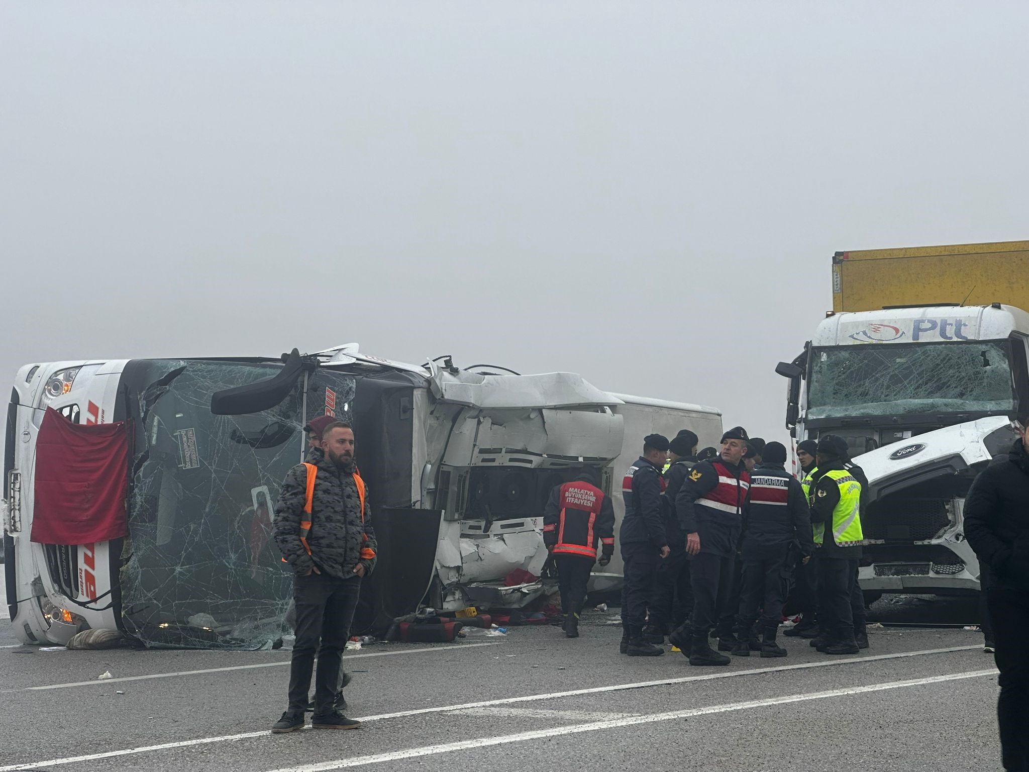 Malatya'da korkunç kaza; 4 ölü 36 yaralı