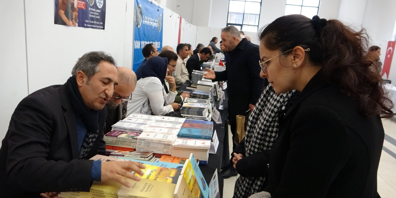 O Kitap Fuarı Ziyarete açıldı