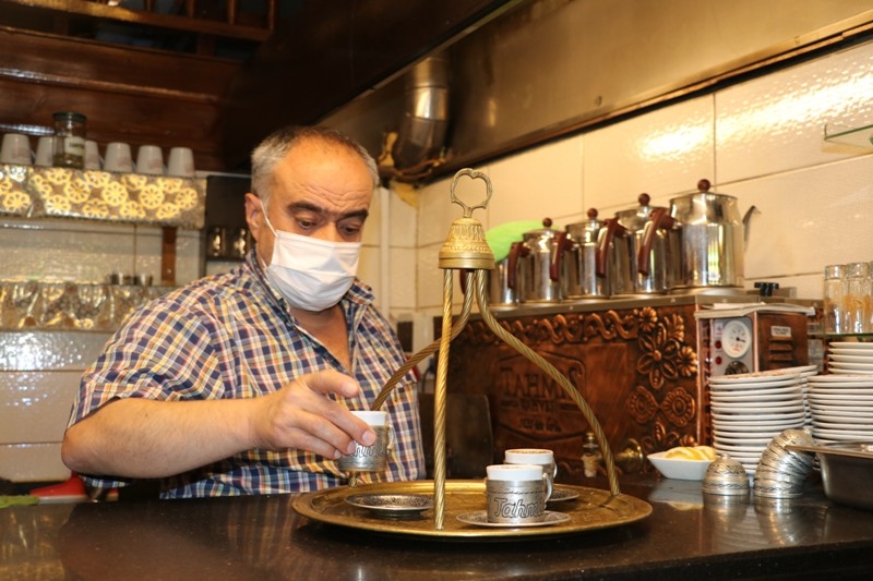 Normalleşme ile birlikte tarihi Tahmis kahvesi kapılarını açtı