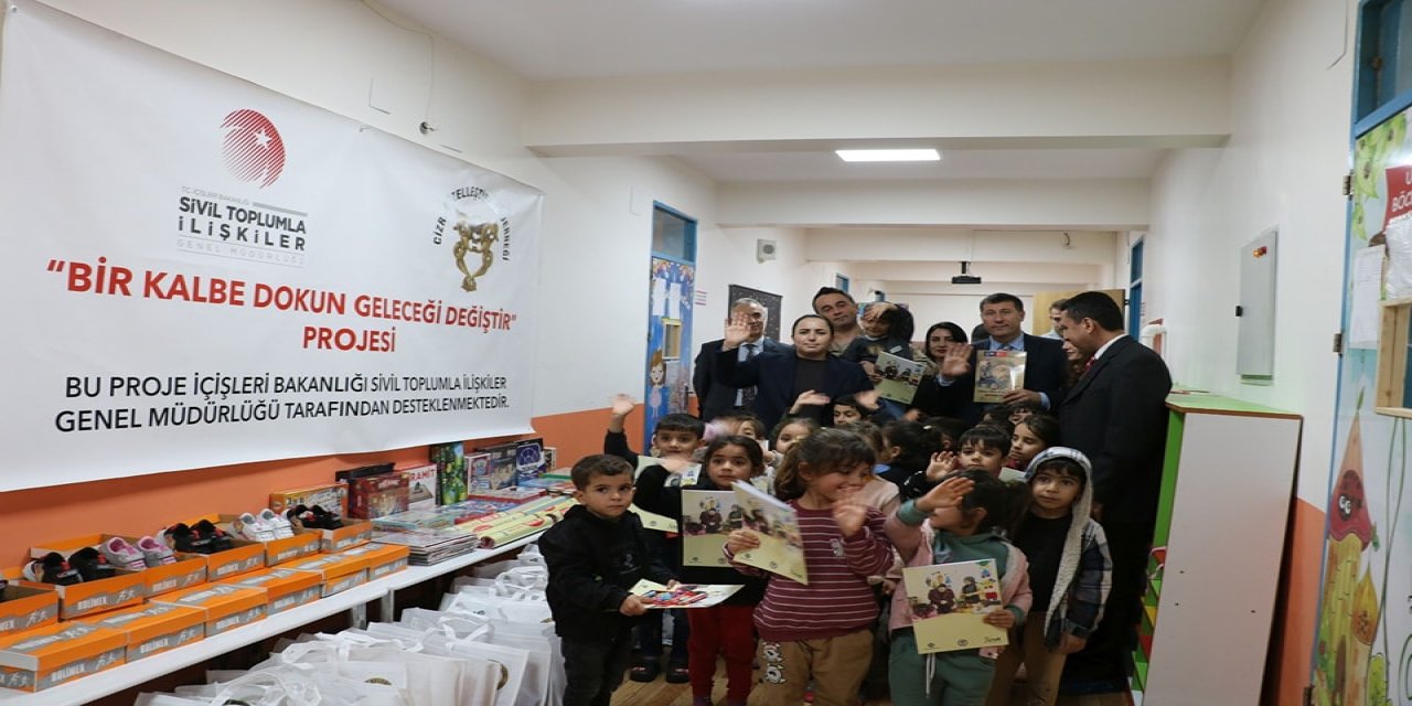 Cizre’de "Bir Kalbe Dokun Geleceği Değiştir" Projesi ile Çocukların yüzünü güldürdü
