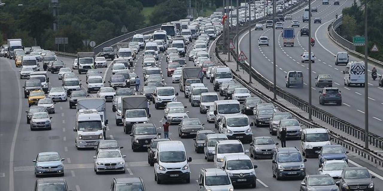 Türkiye'de Trafiğe kayıtlı kaç taşıt var ?