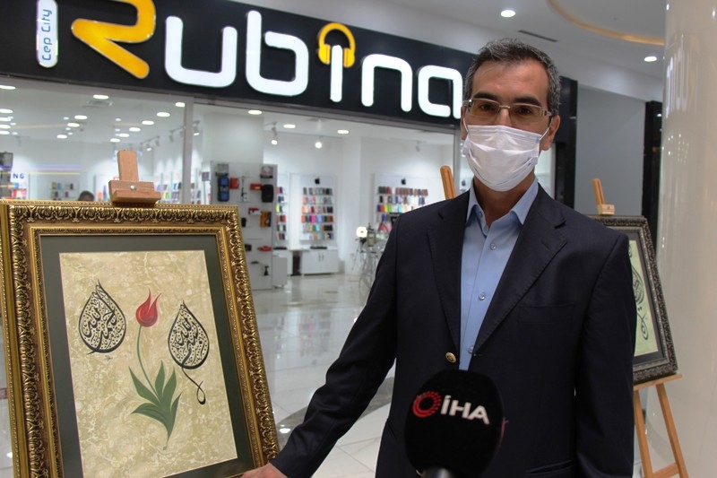 EBRU VE HAT SANATÇISI MÜEZZİNDEN FİLİSTİNLİLERE DESTEK SERGİSİ