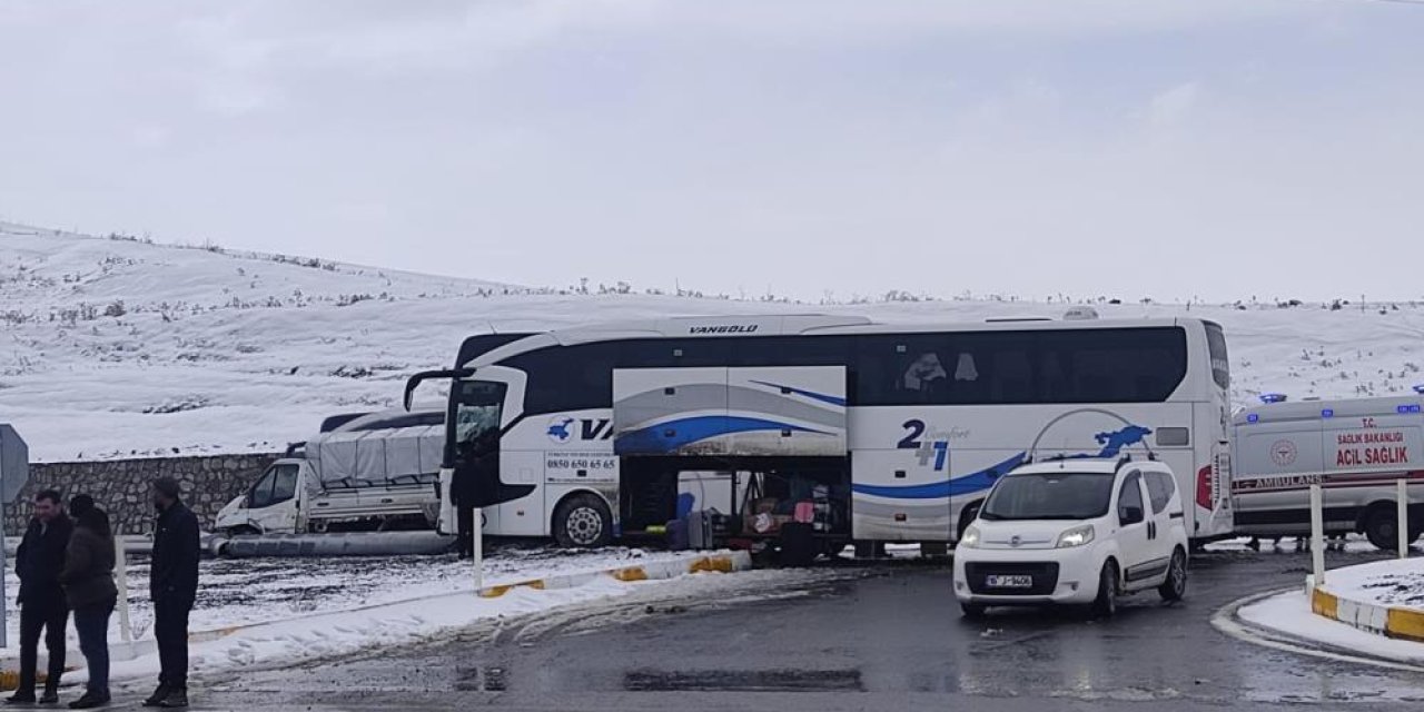 Ağrı’da Otobüs kazası: 11 yaralı