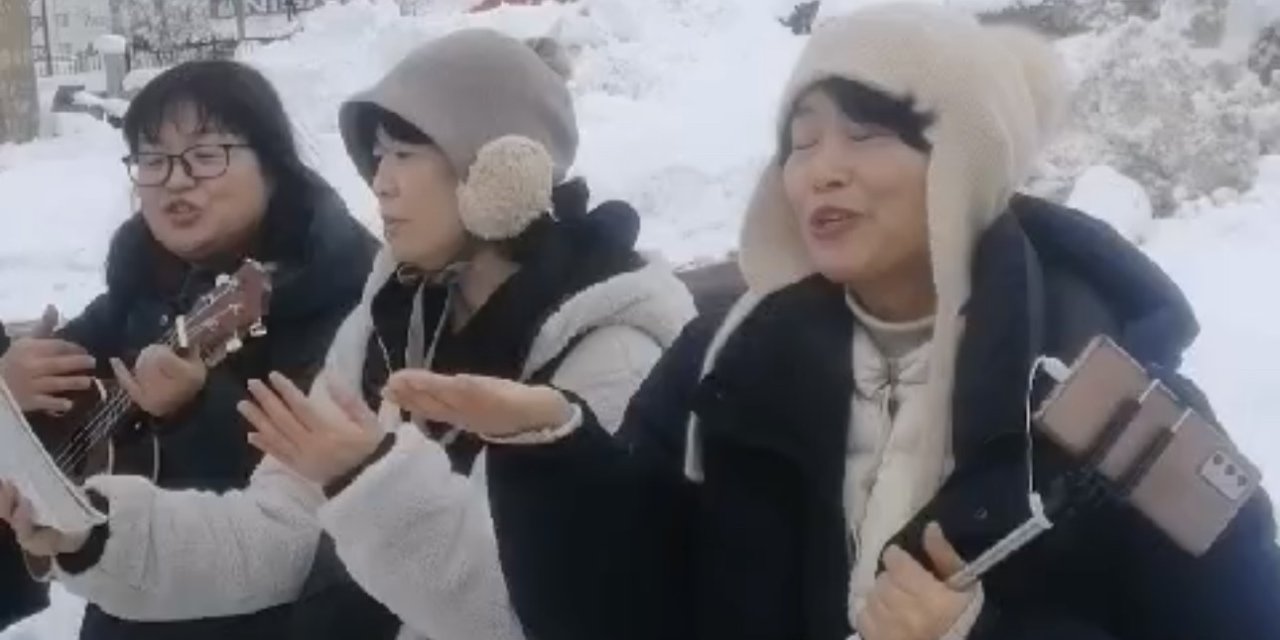 Yüksekova'da Güney Koreli turistlerin eğlenceli anları
