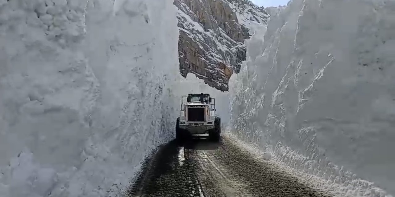 Hakkari'de kar kalınlığı 10 metreyi geçti