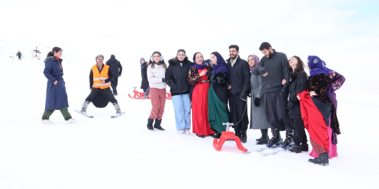 Halaylı, şalvarlı,fistanlı kayak keyfi