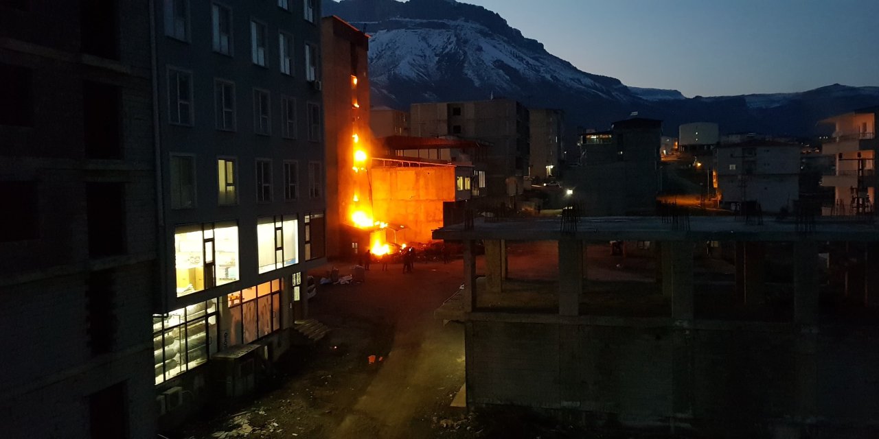 6 katlı binada korkutan yangın