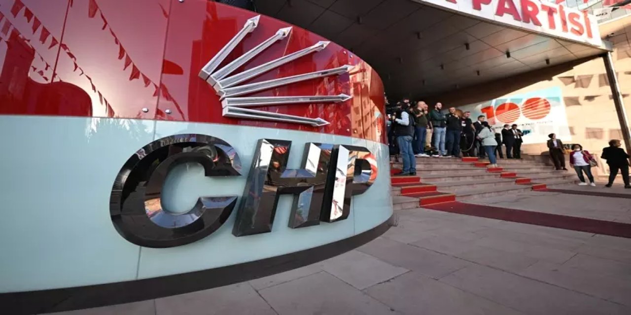 Ünlü yazar CHP'nin Cumhurbaşkanı adayını ilan etti