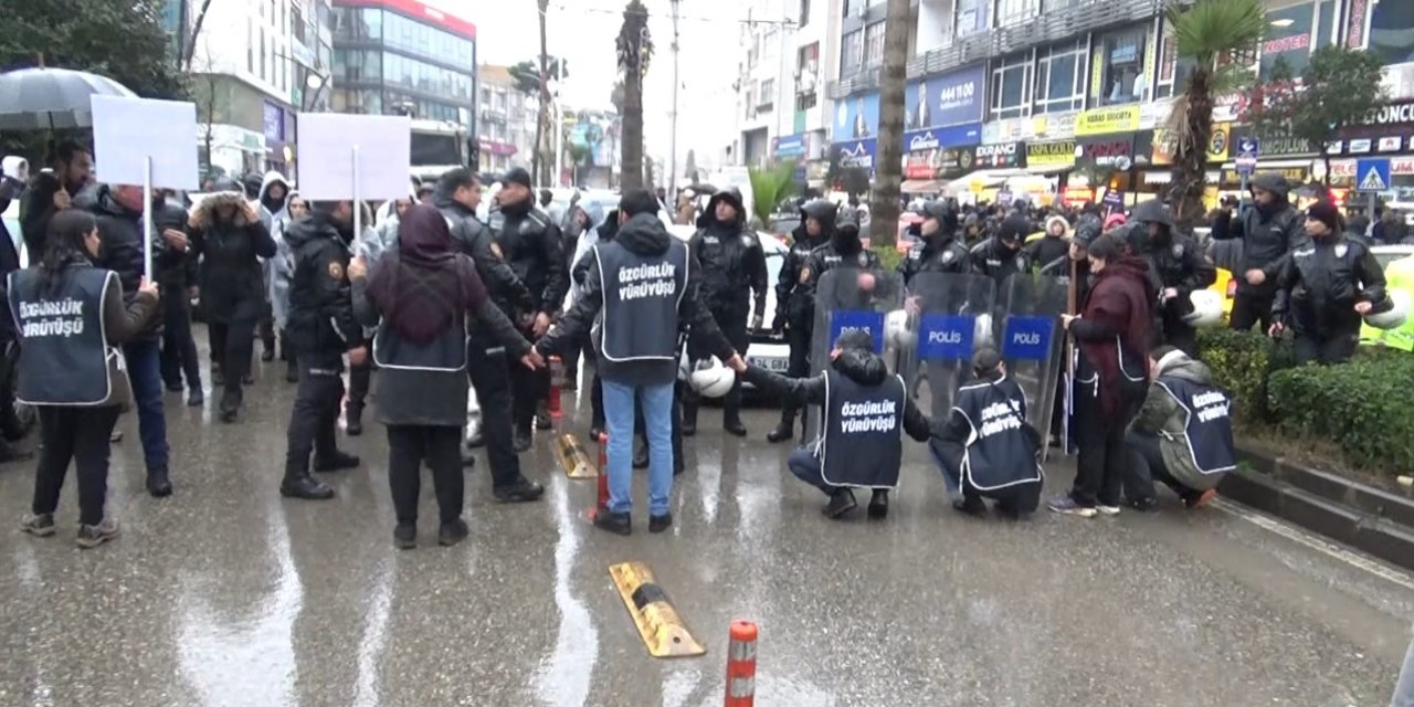 Şanlıurfa’da DEM Partili grubun izinsiz gösterisine polis müdahalesi