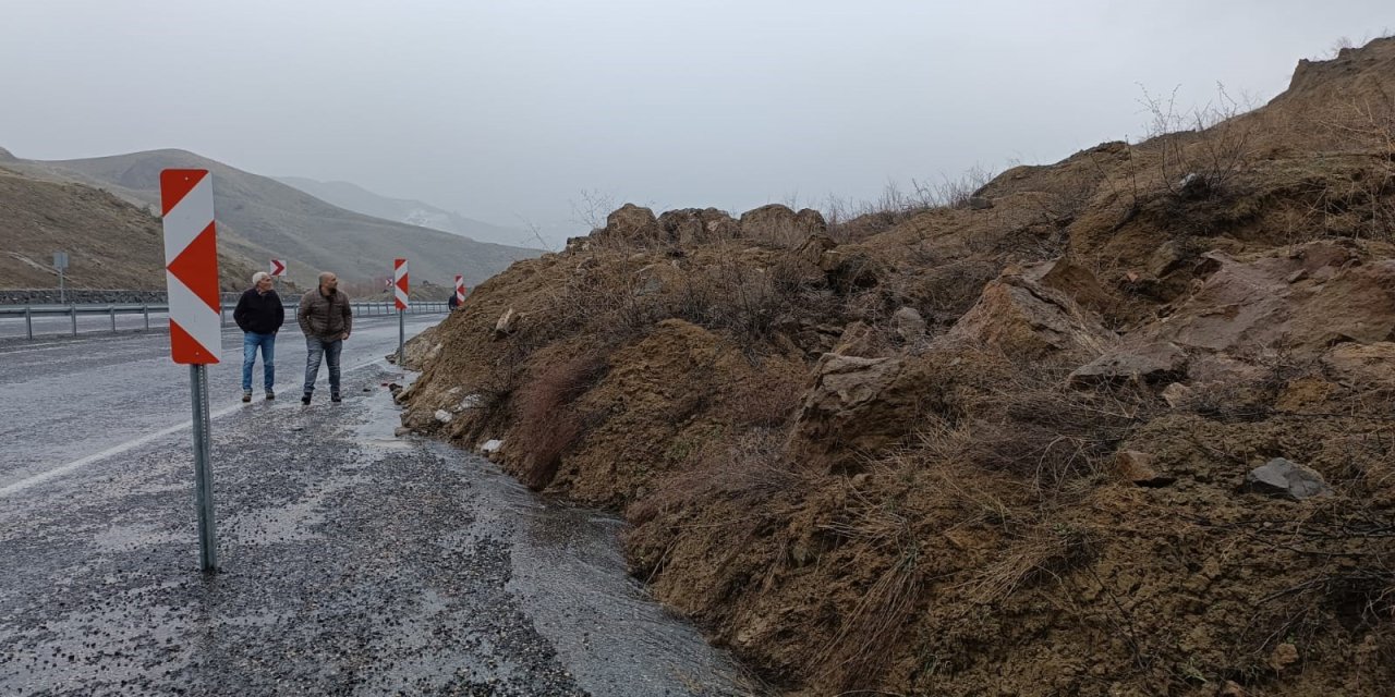 Muş-Erzurum karayolunda heyelan! Ulaşım aksadı