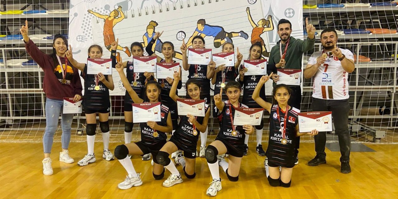 Silopili Minik Öğrenciler Voleybolda Büyük bir başarıya imza attı