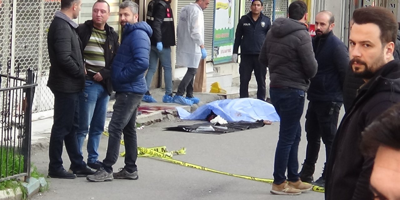 Karakolunun önünde dehşet saçan koca önce eşini  öldürdü sonra kendini vurdu