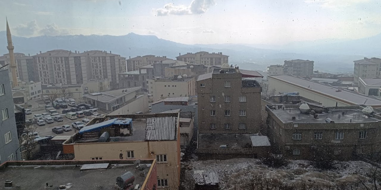 Şırnak'ta dolu yağışı etkili oldu