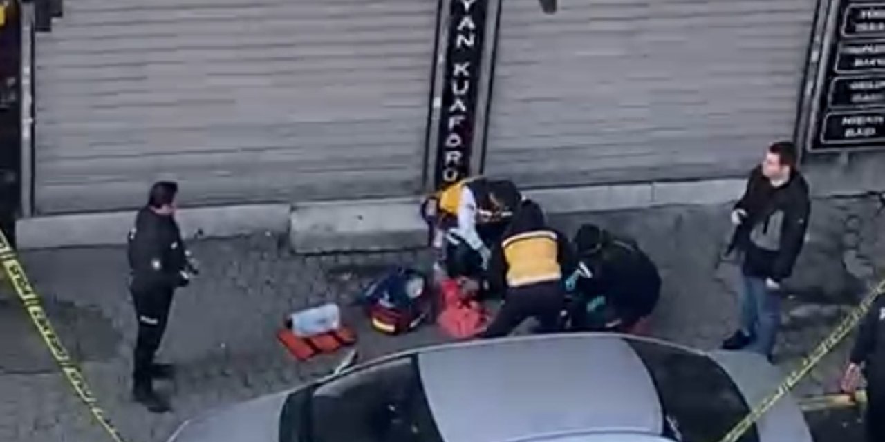 Üvey annesini caddede başından vurarak öldürdü
