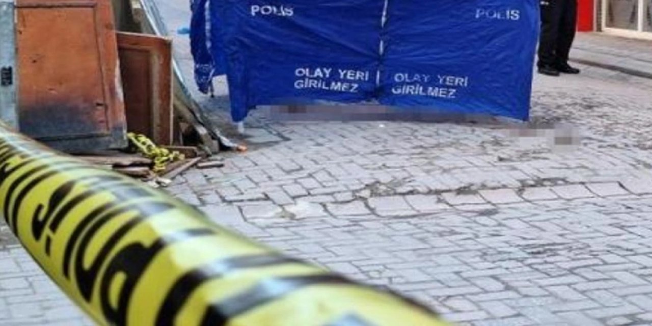 Arkadaşının kafasını kesip sokağa attı!