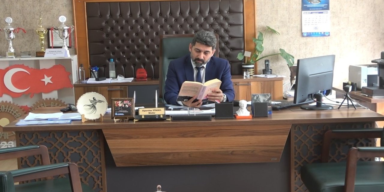 Bu Müdüre Üniversite dayanmıyor!