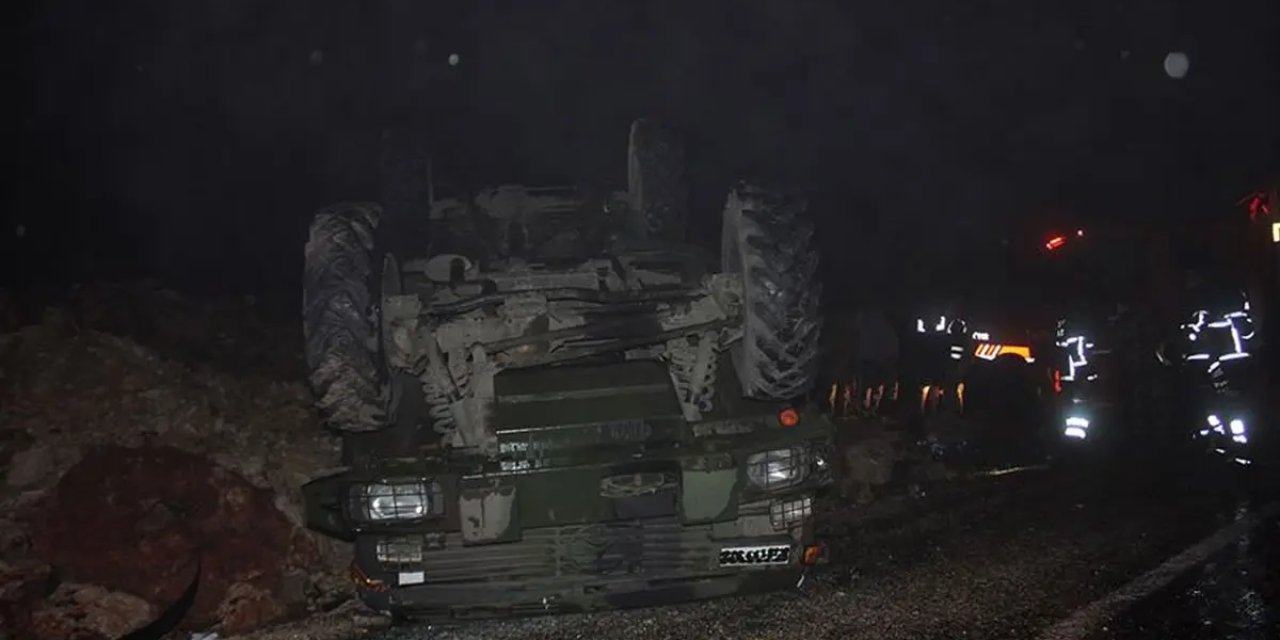 Askeri araç devrildi, 1 asker yaralandı
