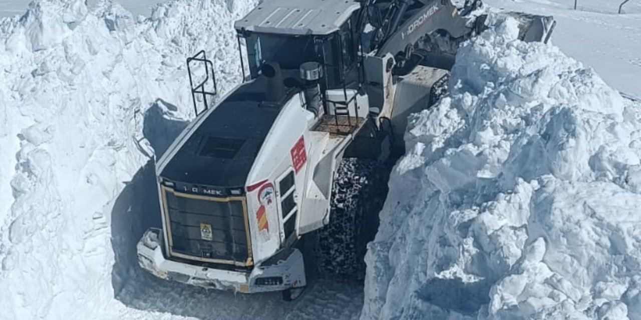 Doğu illerinde karla mücadele çalışmaları devam ediyor