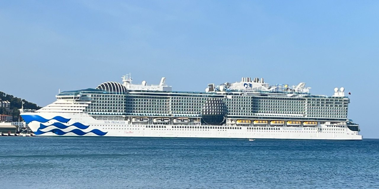 Dünyanın En büyüğü. 3 bin 745 turist ile Türkiye'de