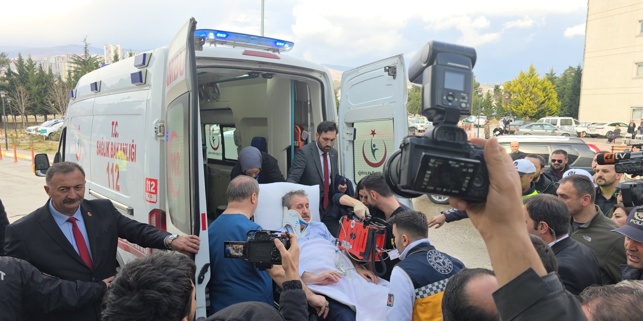 Trafik kazası geçiren BBP Genel Başkanı Mustafa Destici başka hastaneye sevk edildi