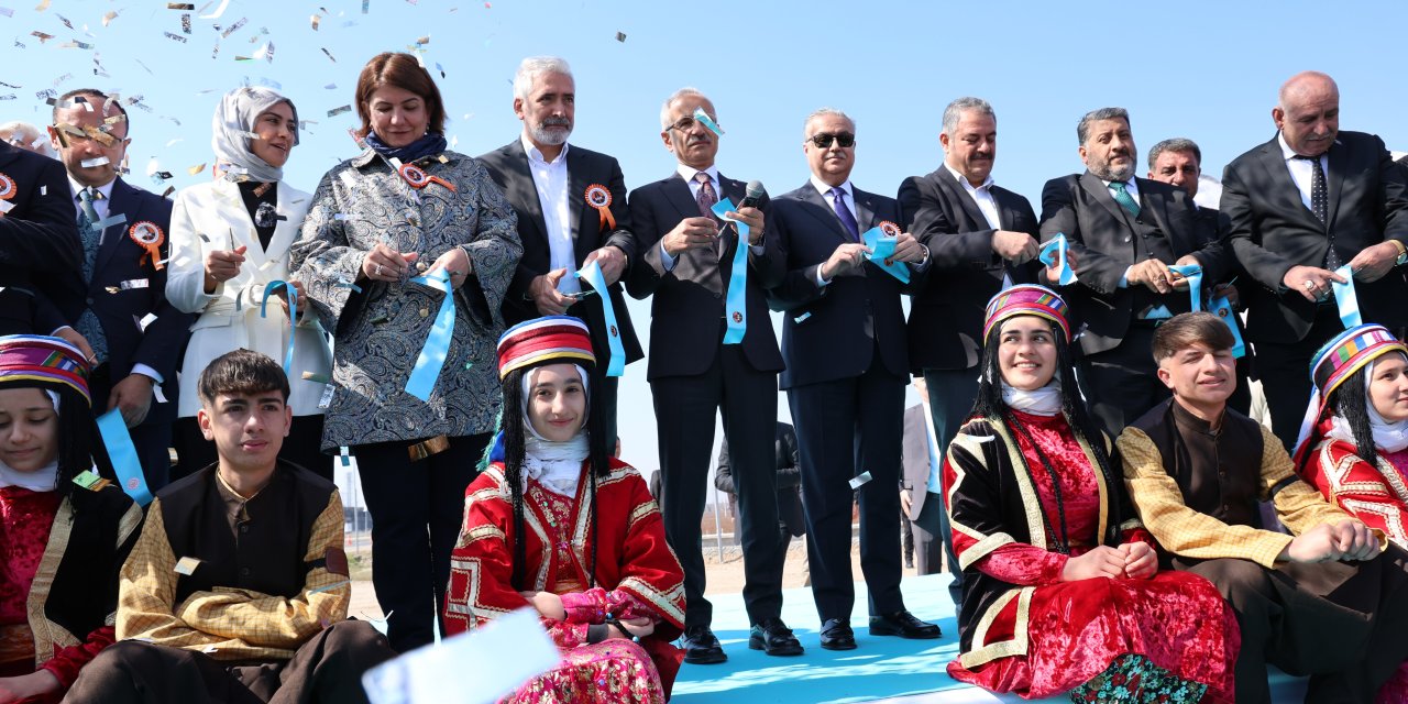 Diyarbakır-Bismil-Batman kara yolu görkemli törenle ulaşıma açıldı