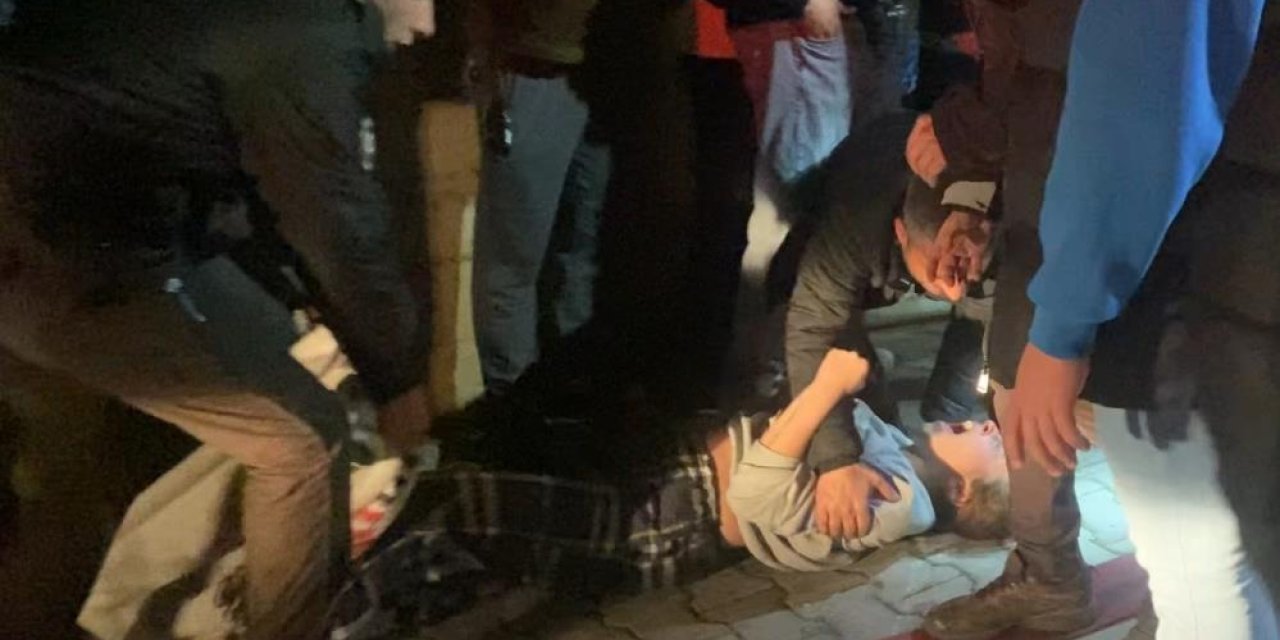 Ailesinin yaşadığı daireyi benzin döküp ateşe verdi