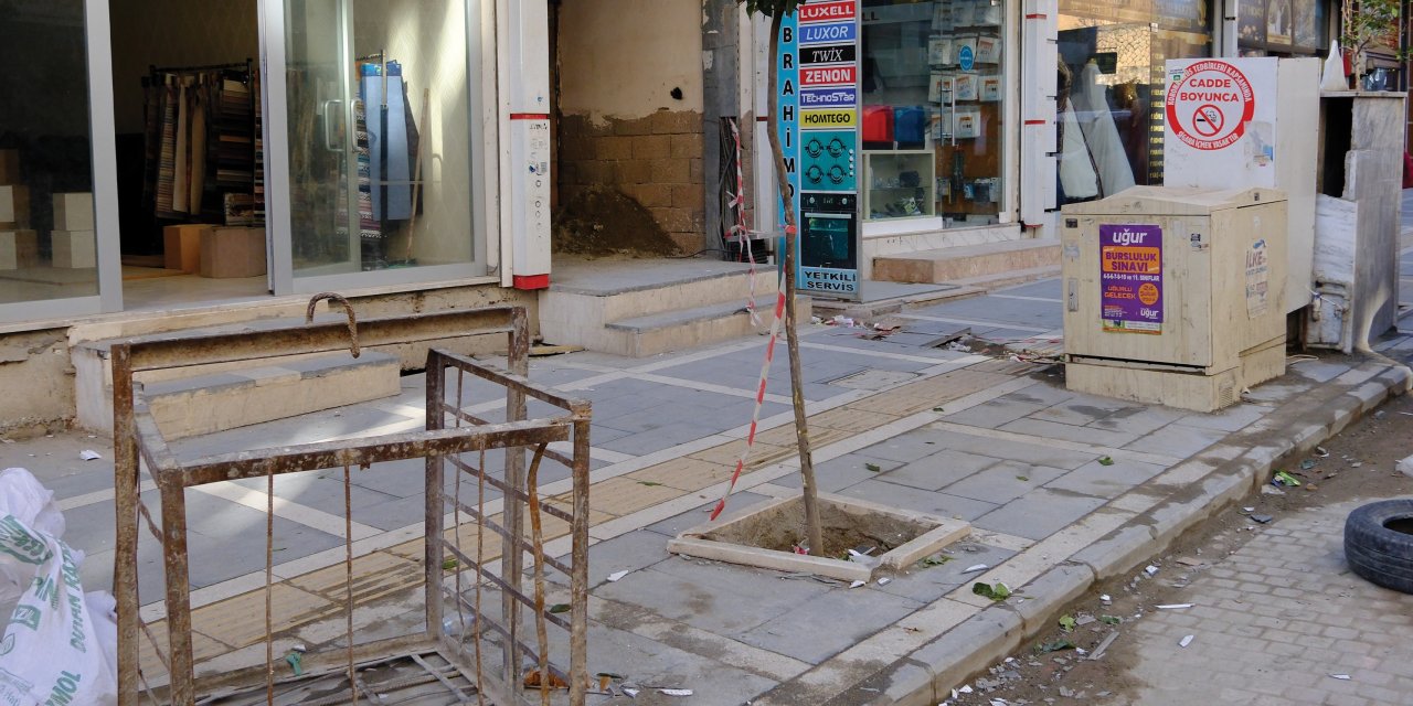 İnşaatta halat koptu kapılar kafasına düştü