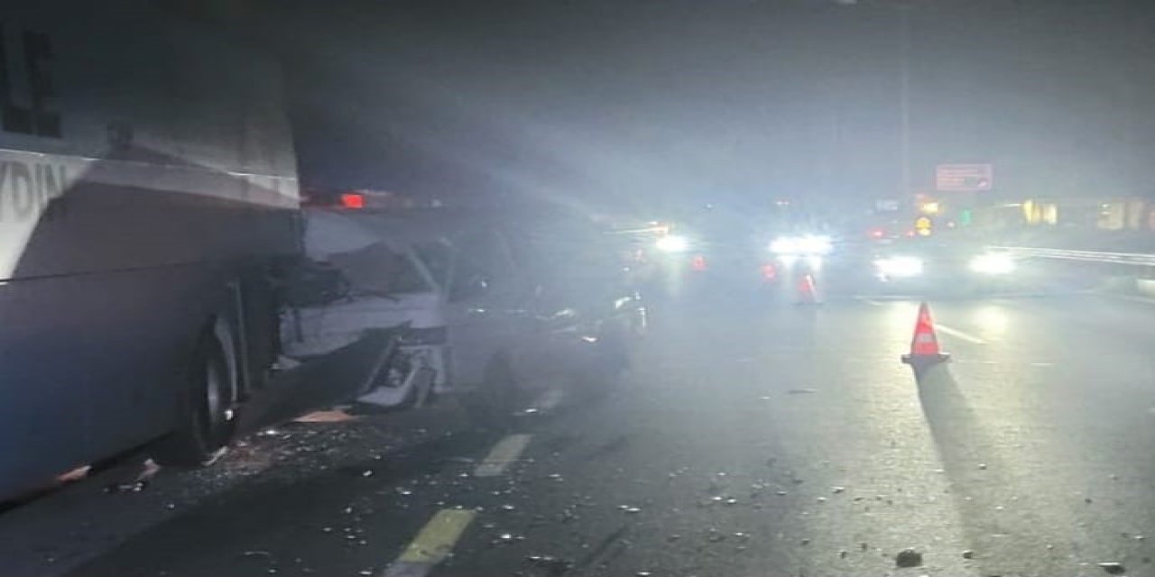Seçim otobüsü ile  ticari araç çarpıştı: 1 ölü