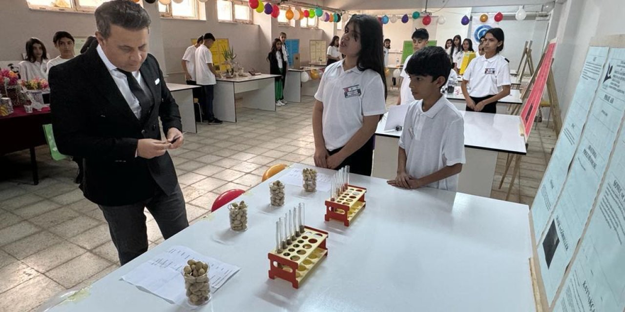 Silopi’de TÜBİTAK 4006 Bilim fuarı açıldı