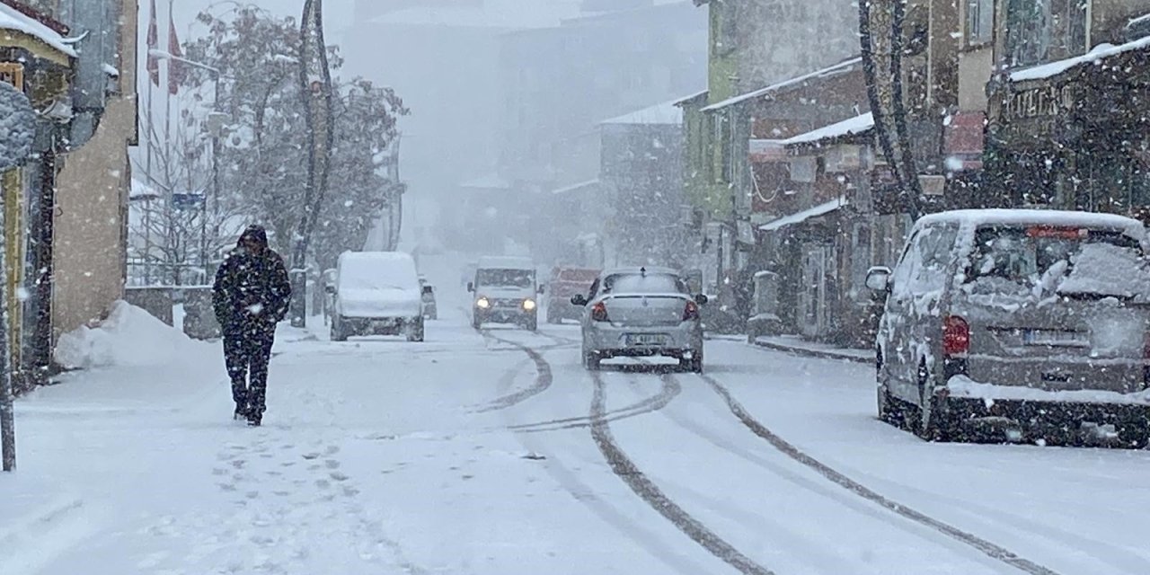 O ile kış geri geldi. Kar Kalınlığı 15 santimi geçti