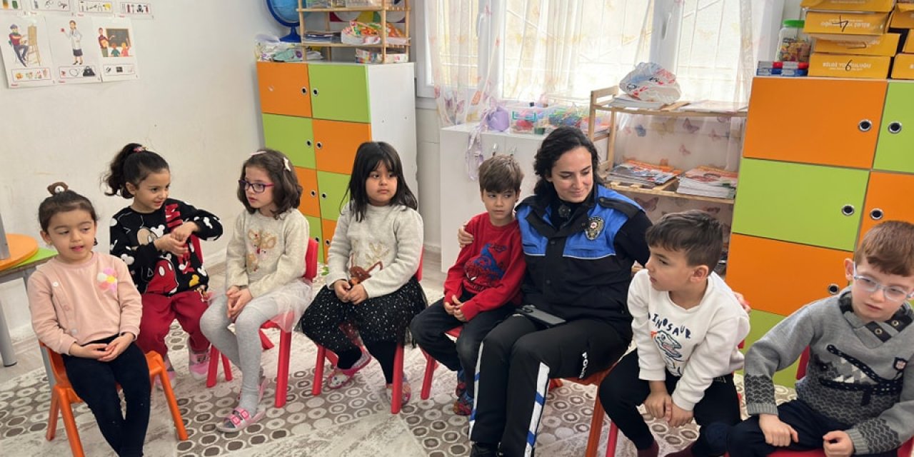 Cizre Polisi Minik Öğrencilerle kaynaştı
